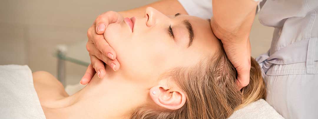 Aesthetician photo from Adobe Stock