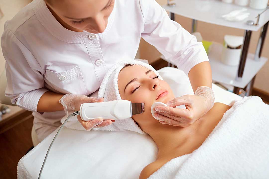 Aesthetician photo from Adobe Stock